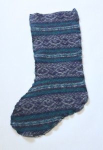 Turn an old sweater into a stocking! Perfect way to recycle and repurpose something into a Christmas gift or decoration. Love this old-fashioned look and I'm hitting up the thrift stores!