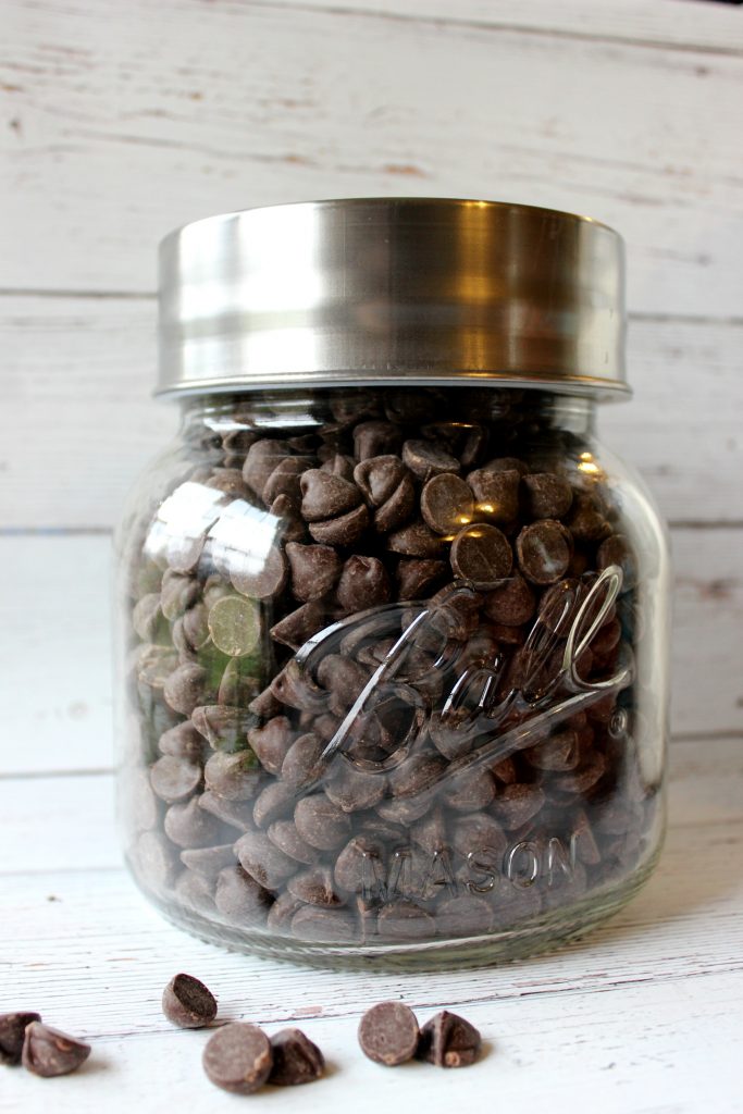 10 things every Mason Jar lover needs. I love these gift ideas for the homesteader or Mason jar addict. I love number one and some great stocking stuffers.