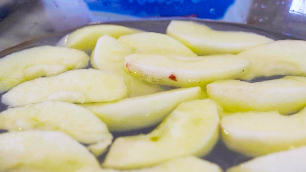 Sliced apples in lemon water.