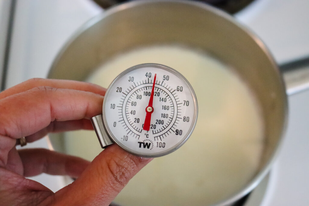 Making Yogurt (Thermometer-free)