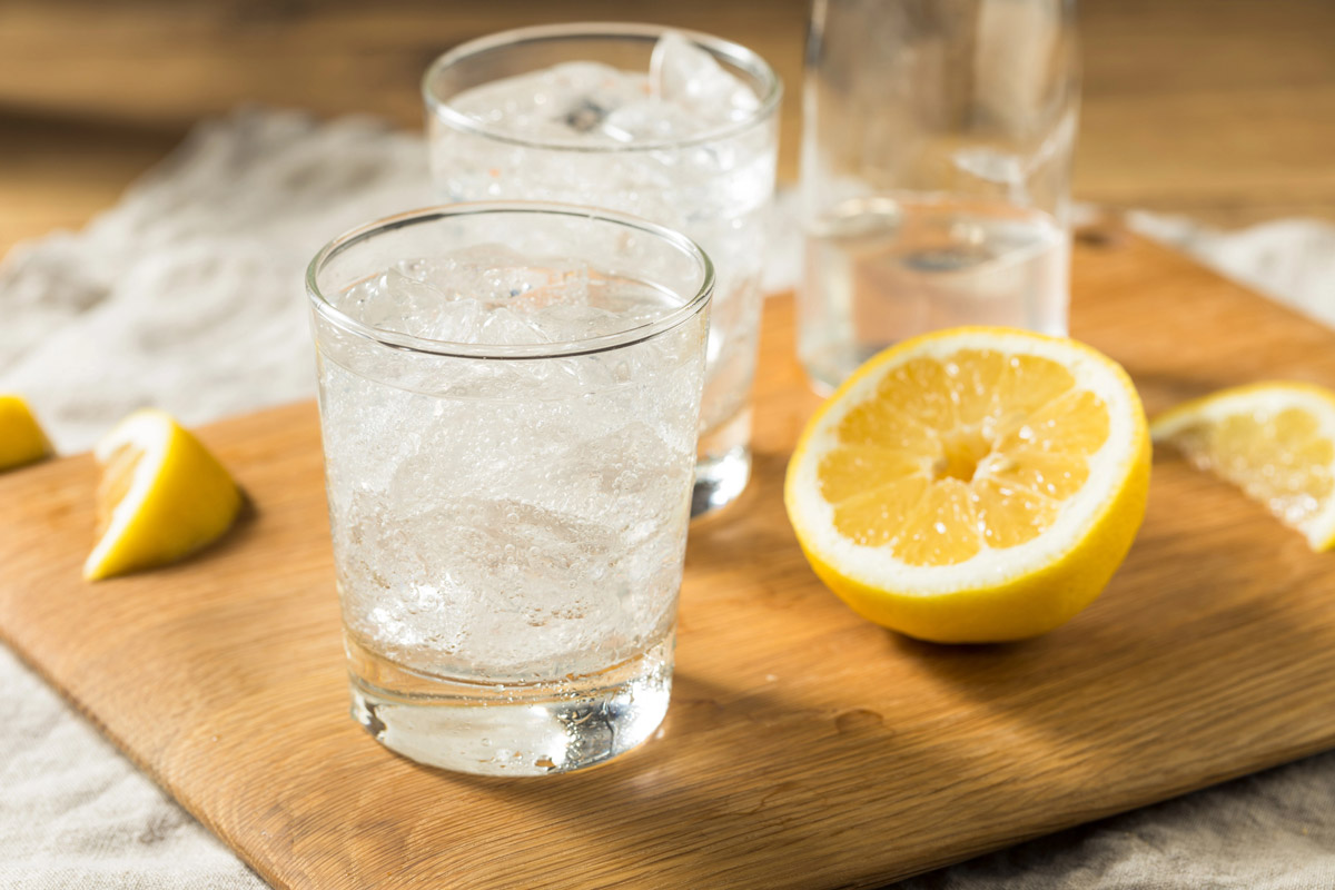 Sparkling water with lemon.