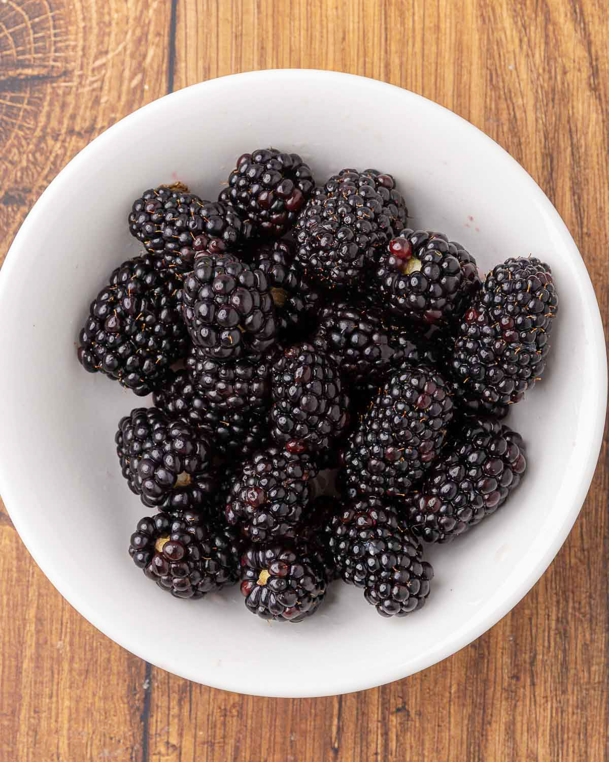 Blackberries in a white bowl.